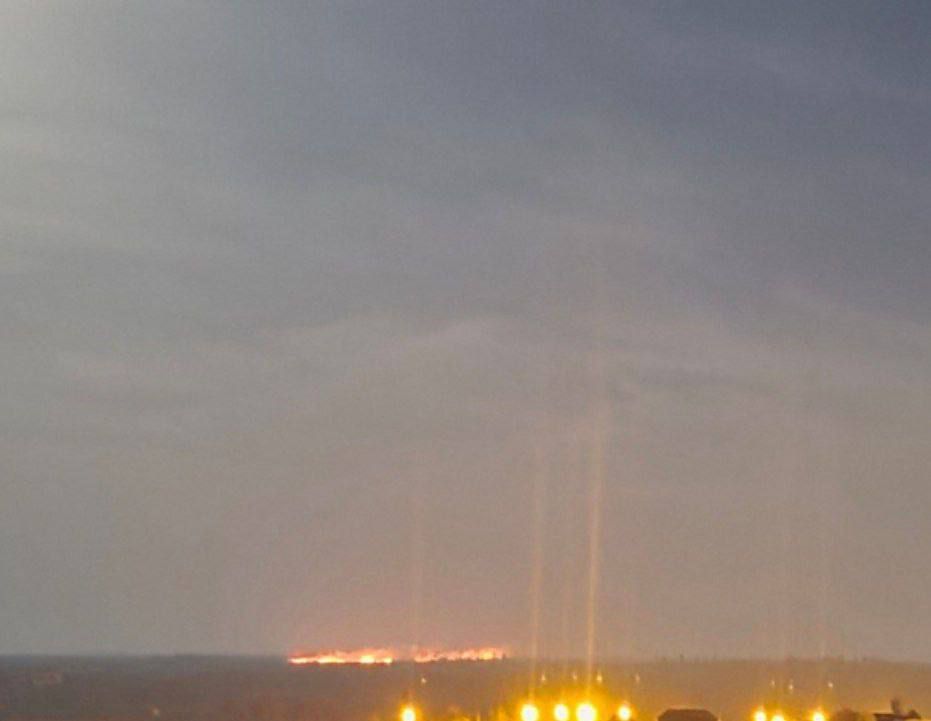 Владислав Шурыгин: Еще фото пожара. Горит в районе ТЭС Славянско- Краматорской агломерации