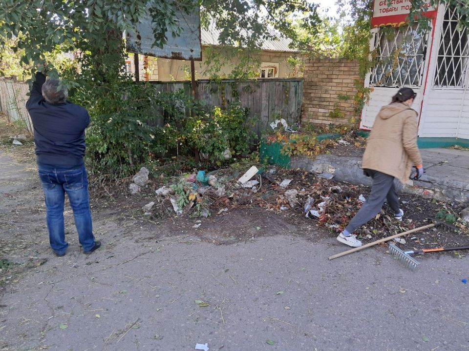 Валентин Левченко: Сегодня депутат Донецкого городского совета Сергей Скиданов совместно с жителями микрорайона "Гладковка" провел субботник Валентин Левченко: Сегодня депутат Донецкого городского совета Сергей Скиданов совместно с жителями микрорайона "Гладковка" провел субботник