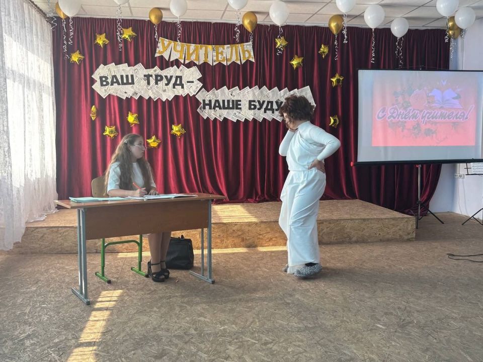 3 октября в ГБОУ «Школа № 3 г.о. Дебальцево» царила невероятная атмосфера праздника и благодарности людям самой благородной профессии – Учителя! 3 октября в ГБОУ «Школа № 3 г.о. Дебальцево» царила невероятная атмосфера праздника и благодарности людям самой благородной профессии – Учителя!