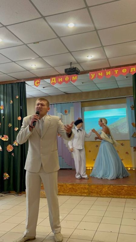 В школе Ждановки прошел концерт ко Дню учителя В школе Ждановки прошел концерт ко Дню учителя