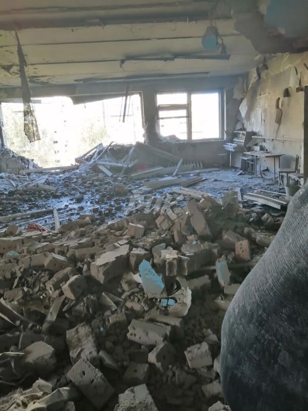 Иван Приходько: Поврежденное от удара дрона ВФУ учреждение образования в Никитовском районе Горловки Иван Приходько: Поврежденное от удара дрона ВФУ учреждение образования в Никитовском районе Горловки