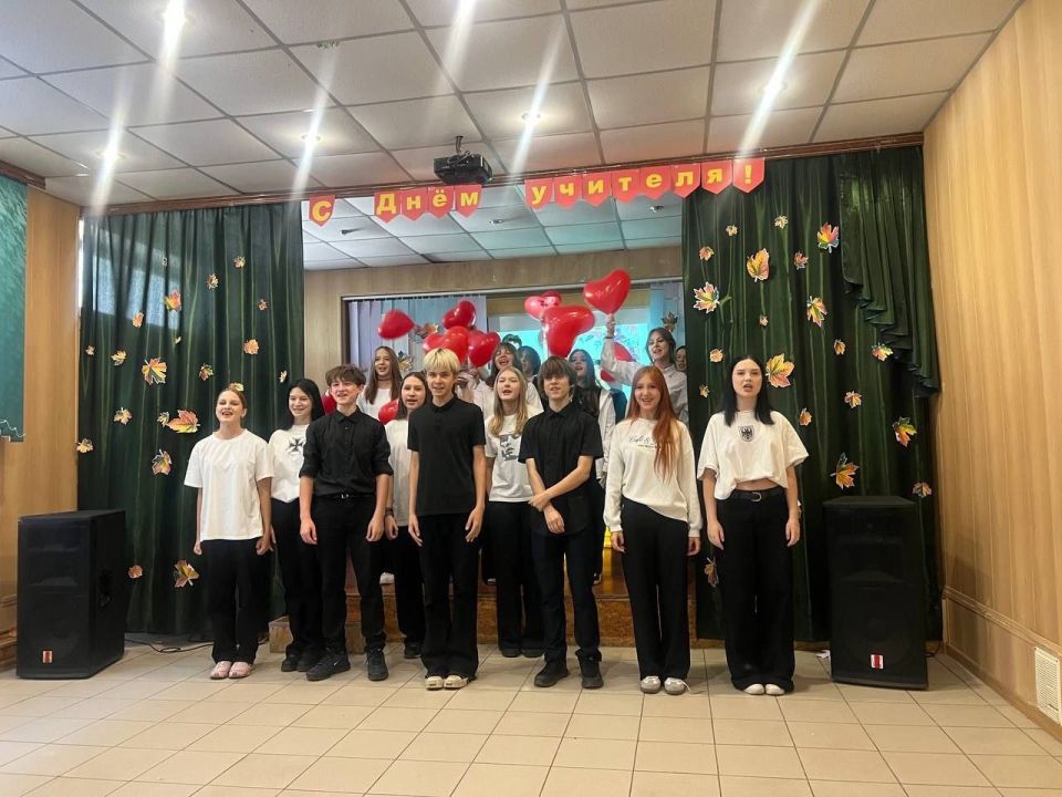 В школе Ждановки прошел концерт ко Дню учителя В школе Ждановки прошел концерт ко Дню учителя