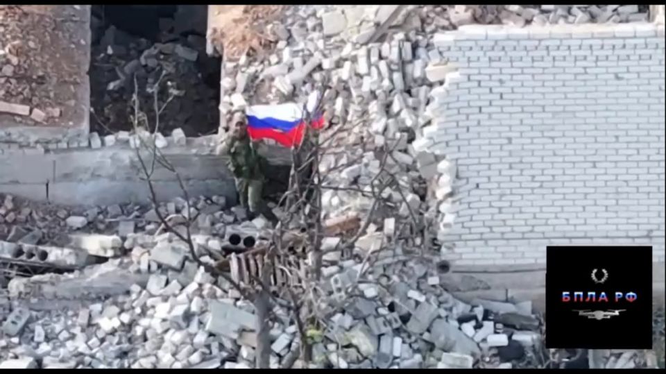 Российские мотострелки из 85-й ОМСБр 3-й ОА ГрВ "Юг" показали кадры освобождения н. п. Фёдоровка на южном участке Северского направления в ДНР Российские мотострелки из 85-й ОМСБр 3-й ОА ГрВ "Юг" показали кадры освобождения н. п. Фёдоровка на южном участке Северского направления в ДНР