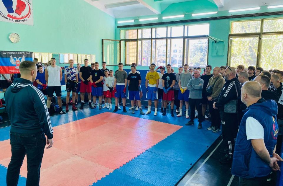 Сегодня в СОК ВИТЯЗЬ , в рамках подготовки к предстоящим Всероссийским соревнованиям ,состоялась совместная тренировка лидеров сборной республики по боксу среди старших юношей ( 2009-10 г.р. ) Сегодня в СОК ВИТЯЗЬ , в рамках подготовки к предстоящим Всероссийским соревнованиям ,состоялась совместная тренировка лидеров сборной республики по боксу среди старших юношей ( 2009-10 г.р. )