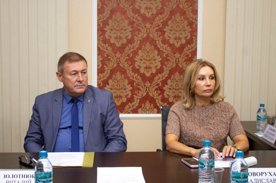В Народном Совете обсудили организацию деятельности «Единого регионального фонда по управлению многоквартирными домами на территории ДНР» В Народном Совете обсудили организацию деятельности «Единого регионального фонда по управлению многоквартирными домами на территории ДНР»