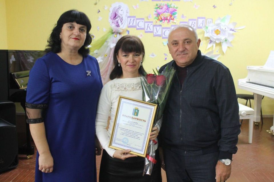 В Мангушской детской школе искусств состоялся торжественный праздник, посвященный Дню учителя В Мангушской детской школе искусств состоялся торжественный праздник, посвященный Дню учителя