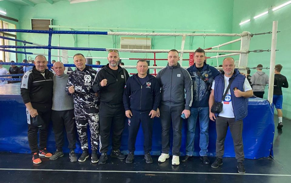 Сегодня в СОК ВИТЯЗЬ , в рамках подготовки к предстоящим Всероссийским соревнованиям ,состоялась совместная тренировка лидеров сборной республики по боксу среди старших юношей ( 2009-10 г.р. ) Сегодня в СОК ВИТЯЗЬ , в рамках подготовки к предстоящим Всероссийским соревнованиям ,состоялась совместная тренировка лидеров сборной республики по боксу среди старших юношей ( 2009-10 г.р. )