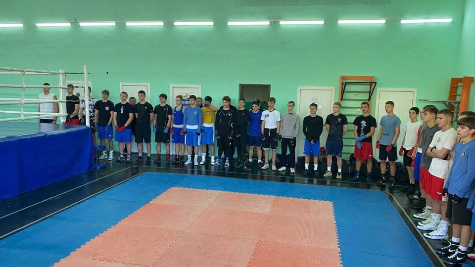 Сегодня в СОК ВИТЯЗЬ , в рамках подготовки к предстоящим Всероссийским соревнованиям ,состоялась совместная тренировка лидеров сборной республики по боксу среди старших юношей ( 2009-10 г.р. ) Сегодня в СОК ВИТЯЗЬ , в рамках подготовки к предстоящим Всероссийским соревнованиям ,состоялась совместная тренировка лидеров сборной республики по боксу среди старших юношей ( 2009-10 г.р. )