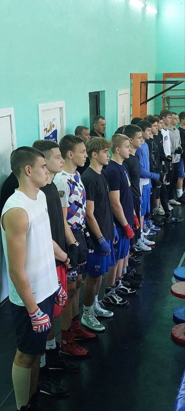 Сегодня в Харцызске в СОК «Витязь» прошла тренировка сборной ДНР по боксу Сегодня в Харцызске в СОК «Витязь» прошла тренировка сборной ДНР по боксу