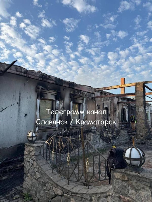 Юлия Витязева: Славянск. Все, что осталось от местного ресторана, где, по слухам, тусили украинские военные в обществе женщин с пониженной социальной ответственностью, специально приехавших поднимать «боевой дух» у «воЕнов...