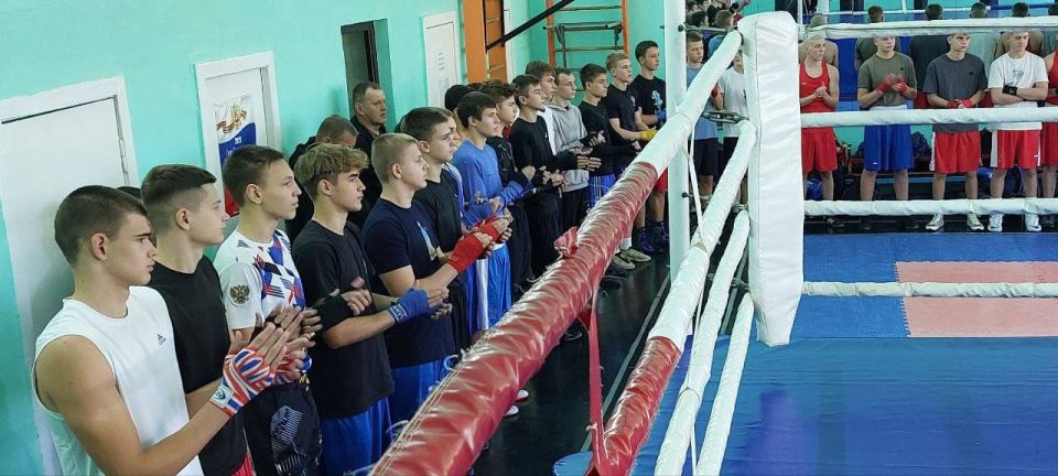 Сегодня в Харцызске в СОК «Витязь» прошла тренировка сборной ДНР по боксу Сегодня в Харцызске в СОК «Витязь» прошла тренировка сборной ДНР по боксу