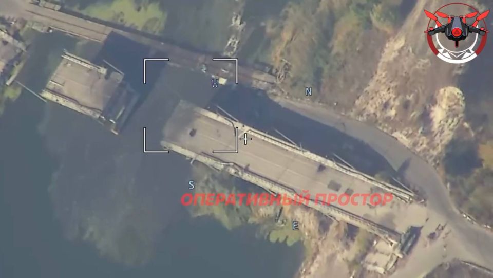 Уничтожение ударом ФАБ-3000 с УМПК пролёта моста через реку Северский Донец в районе пгт Райгородок Уничтожение ударом ФАБ-3000 с УМПК пролёта моста через реку Северский Донец в районе пгт Райгородок