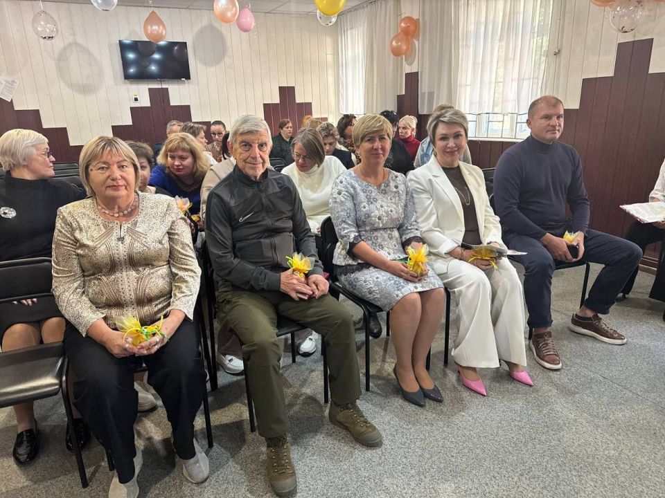 Секретарь #Комитет_по_природопользованию_экологии_недрам_и_природным_ресурсам Александр Мальков (фракция «Единая Россия») принял участие в праздновании Дня дошкольного работника и Дня учителя в Пролетарском районе Донецка Секретарь #Комитет_по_природопользованию_экологии_недрам_и_природным_ресурсам Александр Мальков (фракция «Единая Россия») принял участие в праздновании Дня дошкольного работника и Дня учителя в Пролетарском районе Донецка