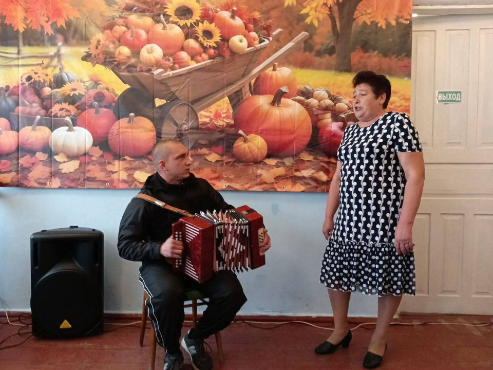 С Днём села!!. Сегодня, 5 октября, жители села Зеленое празднуют годовщину - 211 лет селу! Много замечательных людей вписали свои имена в биографию села и принесли своей малой Родине почёт и уважение С Днём села!!. Сегодня, 5 октября, жители села Зеленое празднуют годовщину - 211 лет селу! Много замечательных людей вписали свои имена в биографию села и принесли своей малой Родине почёт и уважение