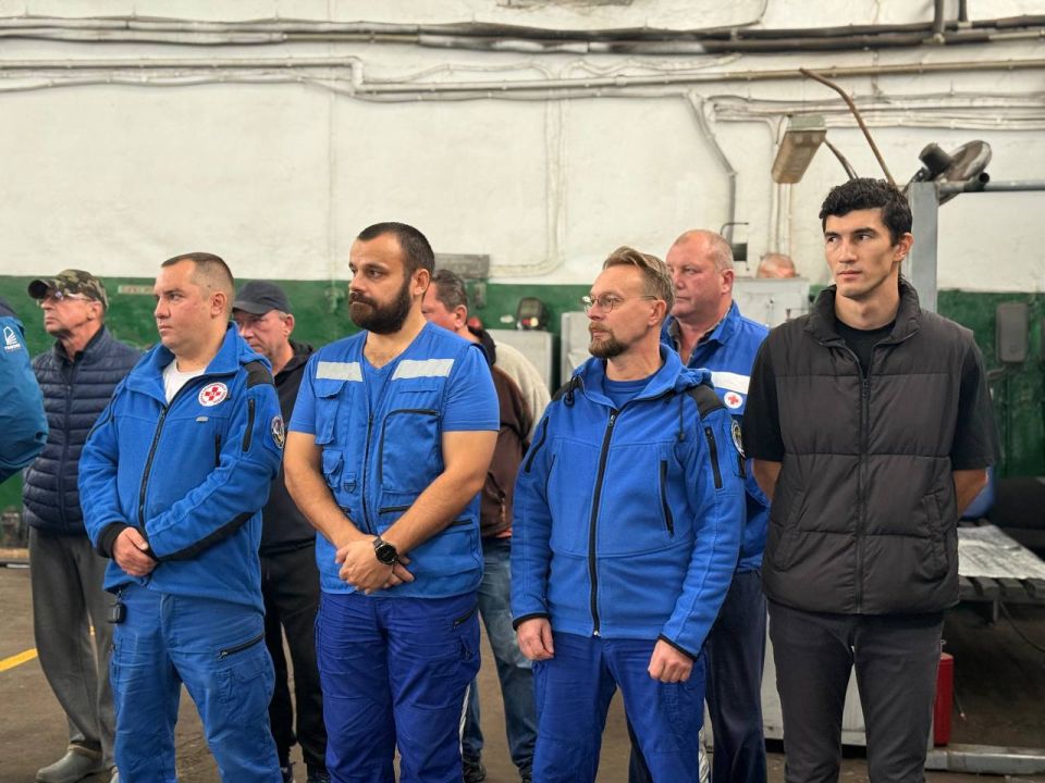 Председатель Законодательного собрания Санкт-Петербурга Александр Бельский встретился со специалистами из Петербурга, которые сейчас находятся в Мариуполе Председатель Законодательного собрания Санкт-Петербурга Александр Бельский встретился со специалистами из Петербурга, которые сейчас находятся в Мариуполе