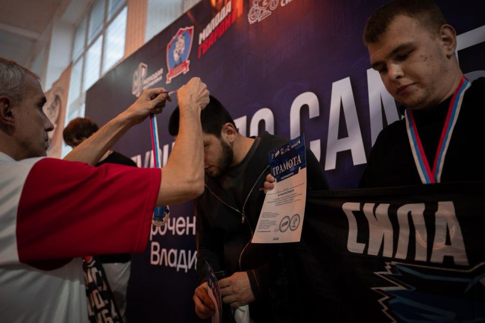 Сторонники Всероссийской политической партии «Единая Россия» ДНР поддержали турнир в Шахтерске Сторонники Всероссийской политической партии «Единая Россия» ДНР поддержали турнир в Шахтерске
