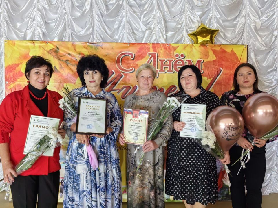 5 октября - День учителя. Не забудьте поздравить своих любимых педагогов с праздником! 5 октября - День учителя. Не забудьте поздравить своих любимых педагогов с праздником!