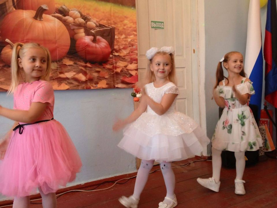 С Днём села!!. Сегодня, 5 октября, жители села Зеленое празднуют годовщину - 211 лет селу! Много замечательных людей вписали свои имена в биографию села и принесли своей малой Родине почёт и уважение С Днём села!!. Сегодня, 5 октября, жители села Зеленое празднуют годовщину - 211 лет селу! Много замечательных людей вписали свои имена в биографию села и принесли своей малой Родине почёт и уважение