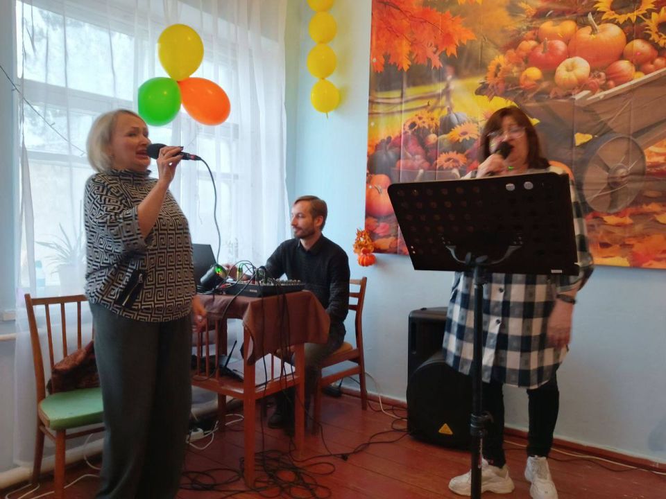 С Днём села!!. Сегодня, 5 октября, жители села Зеленое празднуют годовщину - 211 лет селу! Много замечательных людей вписали свои имена в биографию села и принесли своей малой Родине почёт и уважение С Днём села!!. Сегодня, 5 октября, жители села Зеленое празднуют годовщину - 211 лет селу! Много замечательных людей вписали свои имена в биографию села и принесли своей малой Родине почёт и уважение