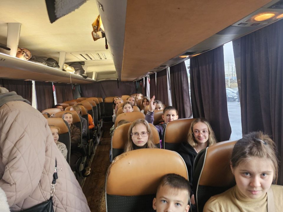 В рамках Всероссийской программы культурно-просветительских маршрутов «Культурная карта 4+85» , 47 ребят в возрасте 8-11 лет городского округа Дебальцево отправились сегодня на экскурсию в г. Казань В рамках Всероссийской программы культурно-просветительских маршрутов «Культурная карта 4+85» , 47 ребят в возрасте 8-11 лет городского округа Дебальцево отправились сегодня на экскурсию в г. Казань