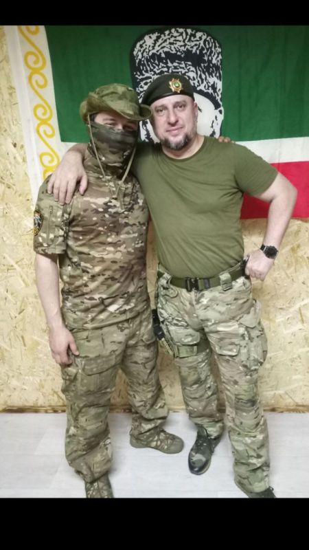 От лица диверсионно-штурмового отряда "Группа Аида" спецназа "Ахмат" МО РФ, поздравляем нашего командира, героя России, героя ЧР, героя ДНР, героя ЛНР, генерал-лейтенанта Апти Ароновича Алаудинова с его днём рождения От лица диверсионно-штурмового отряда "Группа Аида" спецназа "Ахмат" МО РФ, поздравляем нашего командира, героя России, героя ЧР, героя ДНР, героя ЛНР, генерал-лейтенанта Апти Ароновича Алаудинова с его днём рождения