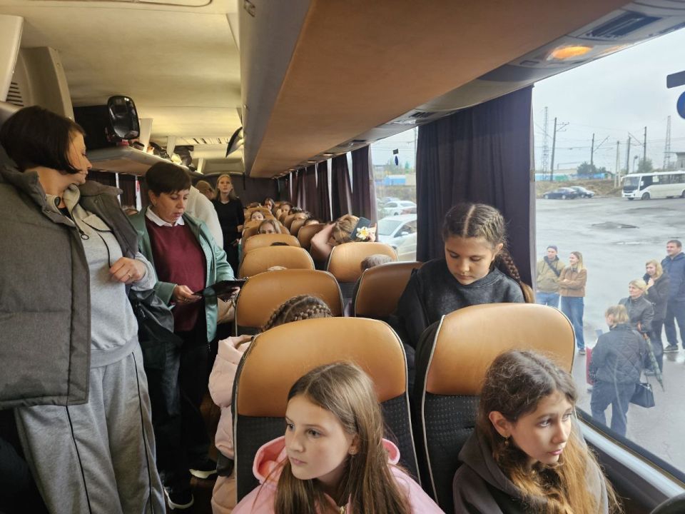 В рамках Всероссийской программы культурно-просветительских маршрутов «Культурная карта 4+85» , 47 ребят в возрасте 8-11 лет городского округа Дебальцево отправились сегодня на экскурсию в г. Казань В рамках Всероссийской программы культурно-просветительских маршрутов «Культурная карта 4+85» , 47 ребят в возрасте 8-11 лет городского округа Дебальцево отправились сегодня на экскурсию в г. Казань