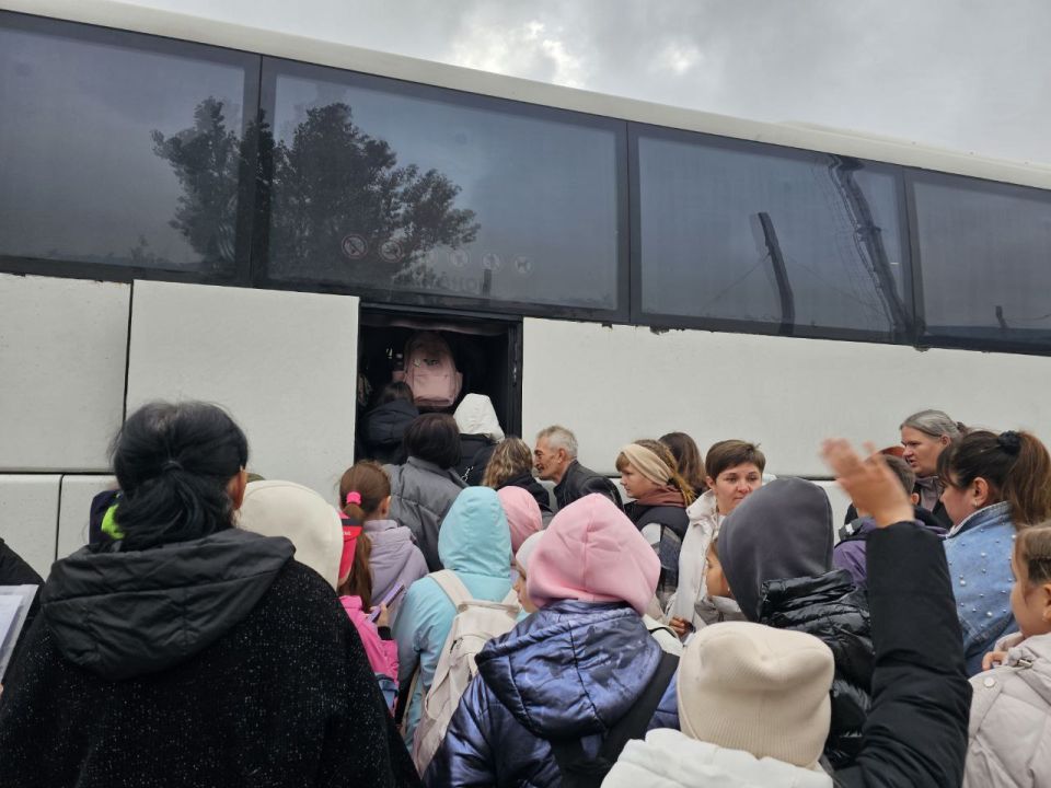 В рамках Всероссийской программы культурно-просветительских маршрутов «Культурная карта 4+85» , 47 ребят в возрасте 8-11 лет городского округа Дебальцево отправились сегодня на экскурсию в г. Казань В рамках Всероссийской программы культурно-просветительских маршрутов «Культурная карта 4+85» , 47 ребят в возрасте 8-11 лет городского округа Дебальцево отправились сегодня на экскурсию в г. Казань