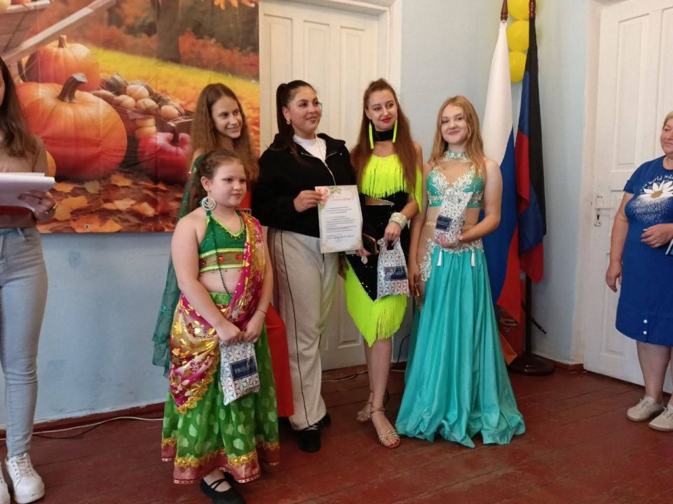 С Днём села!!. Сегодня, 5 октября, жители села Зеленое празднуют годовщину - 211 лет селу! Много замечательных людей вписали свои имена в биографию села и принесли своей малой Родине почёт и уважение С Днём села!!. Сегодня, 5 октября, жители села Зеленое празднуют годовщину - 211 лет селу! Много замечательных людей вписали свои имена в биографию села и принесли своей малой Родине почёт и уважение