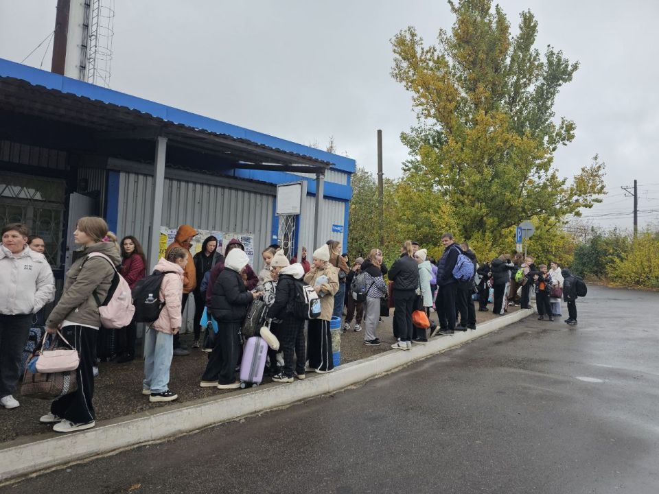 В рамках Всероссийской программы культурно-просветительских маршрутов «Культурная карта 4+85» , 47 ребят в возрасте 8-11 лет городского округа Дебальцево отправились сегодня на экскурсию в г. Казань В рамках Всероссийской программы культурно-просветительских маршрутов «Культурная карта 4+85» , 47 ребят в возрасте 8-11 лет городского округа Дебальцево отправились сегодня на экскурсию в г. Казань