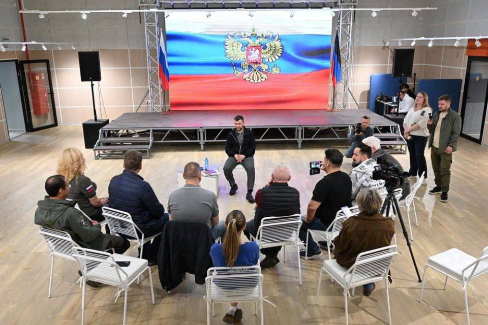 Константин Зинченко: Глава ДНР Денис Пушилин лично проверил ход восстановительных работ в Волновахе и оценил уже проделанную работу Константин Зинченко: Глава ДНР Денис Пушилин лично проверил ход восстановительных работ в Волновахе и оценил уже проделанную работу