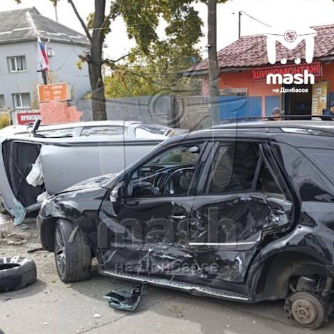 Три легковушки столкнулись на Красногвардейском проспекте в Донецке Три легковушки столкнулись на Красногвардейском проспекте в Донецке