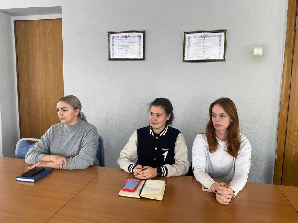 Сегодня провел встречу с руководителями некоммерческих молодежных организаций Сегодня провел встречу с руководителями некоммерческих молодежных организаций