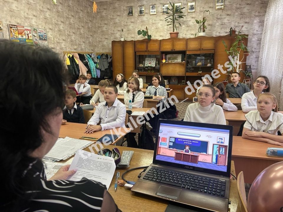 Сегодня в общеобразовательных учреждениях Донецка состоялись занятия в рамках программы внеурочной деятельности «Разговоры о важном», посвященные одной из ключевых человеческих ценностей – уважению Сегодня в общеобразовательных учреждениях Донецка состоялись занятия в рамках программы внеурочной деятельности «Разговоры о важном», посвященные одной из ключевых человеческих ценностей – уважению
