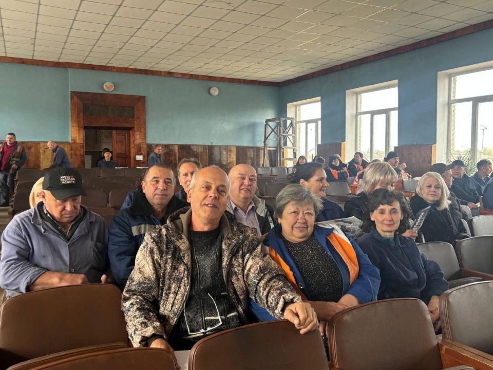 03 октября 2025 года во исполнение поручения Главы Донецкой Народной Республики депутаты Ясиноватского муниципального совета Анна Бондарь, Наталья Филиппова и Елена Исаенко посетили места подвоза воды 03 октября 2025 года во исполнение поручения Главы Донецкой Народной Республики депутаты Ясиноватского муниципального совета Анна Бондарь, Наталья Филиппова и Елена Исаенко посетили места подвоза воды