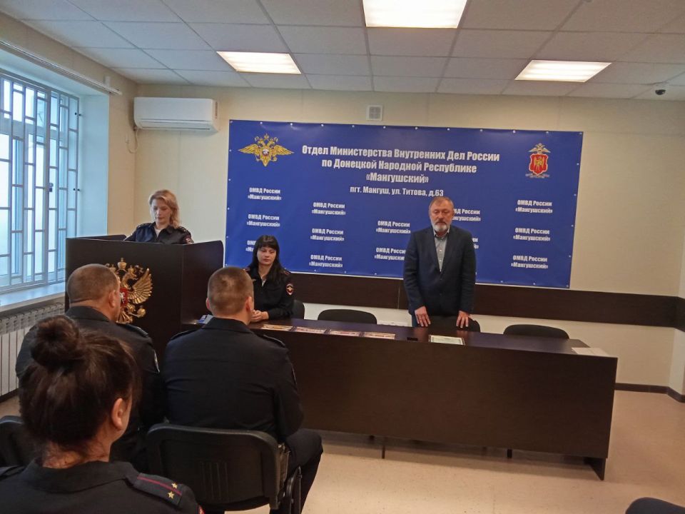 5 октября сотрудники уголовного розыска Отдела МВД России «Мангушский» отметили свой профессиональный праздник 5 октября сотрудники уголовного розыска Отдела МВД России «Мангушский» отметили свой профессиональный праздник