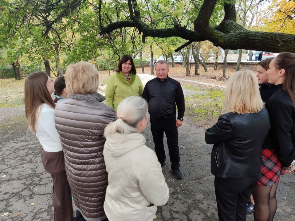 Альбина Афенченко: Сегодня, 06 октября, по поручению Главы ДНР Дениса Пушилина, совместно с первым заместителе руководителя Управы Калининского внутригородского района Администрации городского округа Донецк Романом... Альбина Афенченко: Сегодня, 06 октября, по поручению Главы ДНР Дениса Пушилина, совместно с первым заместителе руководителя Управы Калининского внутригородского района Администрации городского округа Донецк Романом...