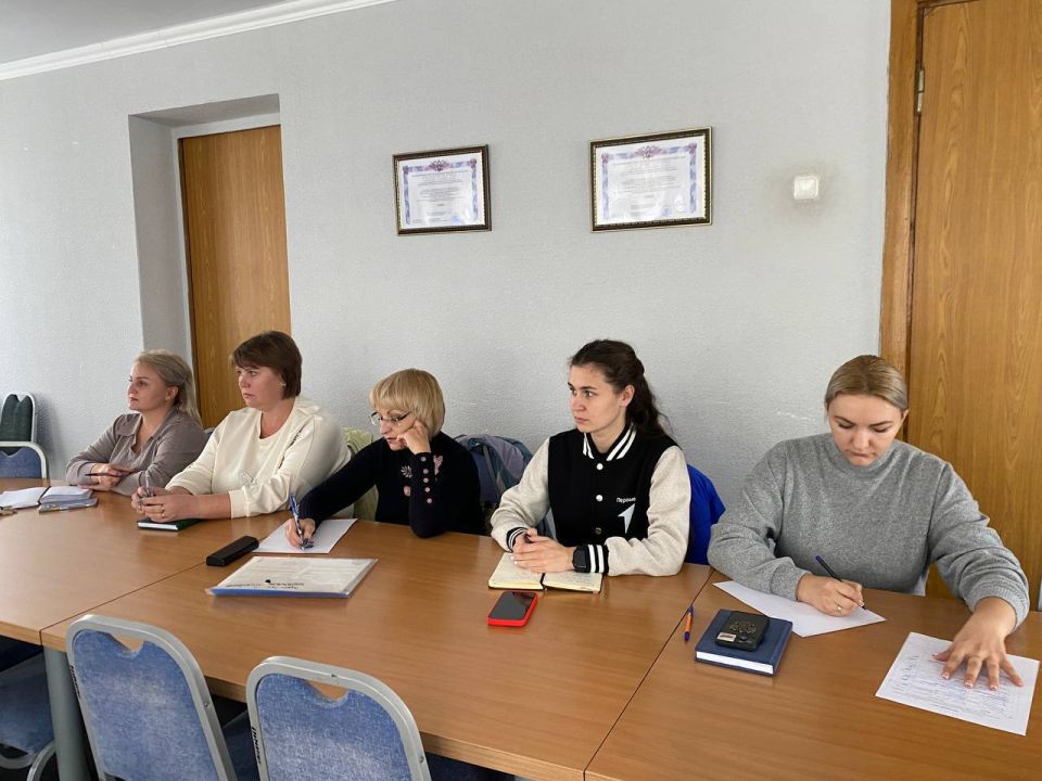 Сегодня провел заседание штаба по здравоохранению с главным врачом ГБУ ДНР «ЦГБ г. Харцызска» Андреем Медведевым, сотрудниками Администрации, депутатами и представителями некоммерческих организаций, где были рассмотрены... Сегодня провел заседание штаба по здравоохранению с главным врачом ГБУ ДНР «ЦГБ г. Харцызска» Андреем Медведевым, сотрудниками Администрации, депутатами и представителями некоммерческих организаций, где были рассмотрены...