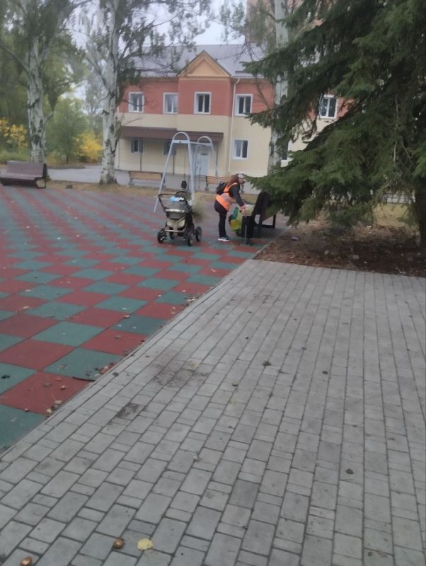С заботой об округе.. За 06.10.2025 года сотрудниками МУП АГЯ «ЖЭК» выполнены следующие виды работ: выполнены работы по уборке придомовой территории по адресам: С заботой об округе.. За 06.10.2025 года сотрудниками МУП АГЯ «ЖЭК» выполнены следующие виды работ: выполнены работы по уборке придомовой территории по адресам: