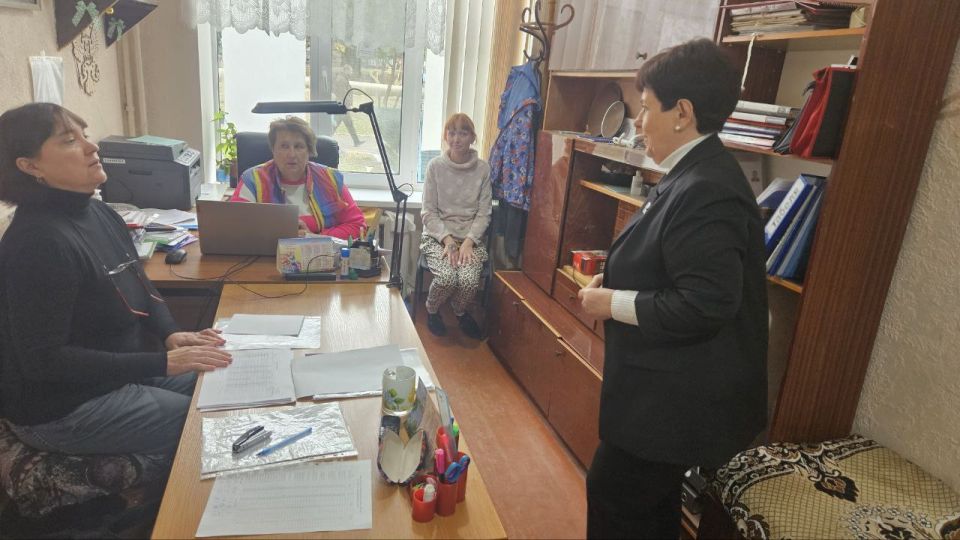 Во исполнение поручения Главы Донецкой Народной Республики Дениса Пушилина, сегодня 06 октября сентября 2025 года, депутаты Ясиноватского муниципального совета Юрий Захаров, Ольга Безуглая и Ирина Евсюкова провели встречи с... Во исполнение поручения Главы Донецкой Народной Республики Дениса Пушилина, сегодня 06 октября сентября 2025 года, депутаты Ясиноватского муниципального совета Юрий Захаров, Ольга Безуглая и Ирина Евсюкова провели встречи с...