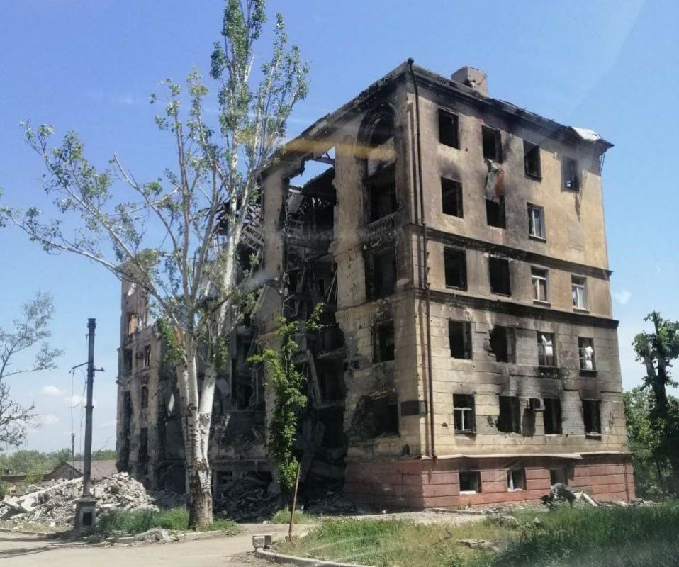 Сначала восстановили, теперь хотят снести: жители дома на Артёма, 59 бьют тревогу Сначала восстановили, теперь хотят снести: жители дома на Артёма, 59 бьют тревогу