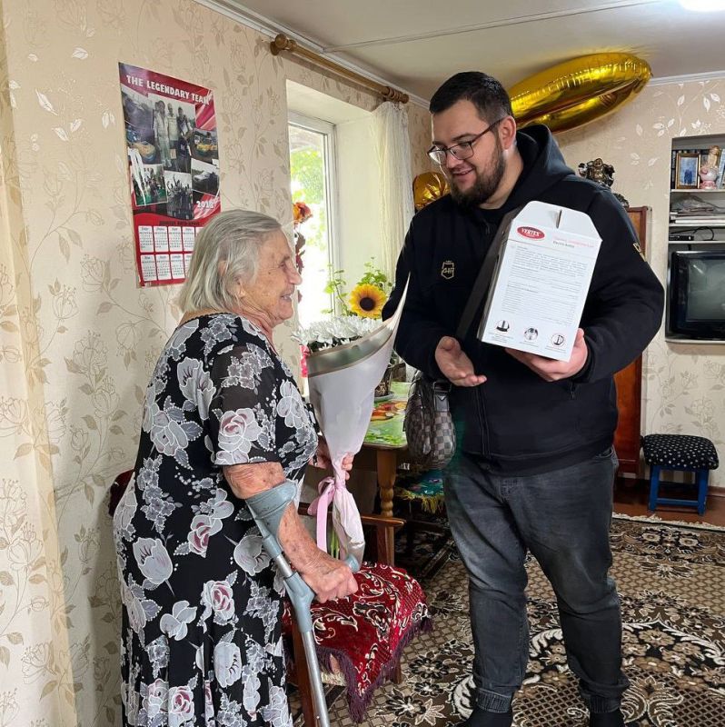 В рамках реализации партийного проекта «Крепкая семья», посвящённого празднованию Дня пожилого человека, отдел опеки и попечительства администрации городского округа Дебальцево сердечно поздравили Варварюк Тамару Андреевну... В рамках реализации партийного проекта «Крепкая семья», посвящённого празднованию Дня пожилого человека, отдел опеки и попечительства администрации городского округа Дебальцево сердечно поздравили Варварюк Тамару Андреевну...