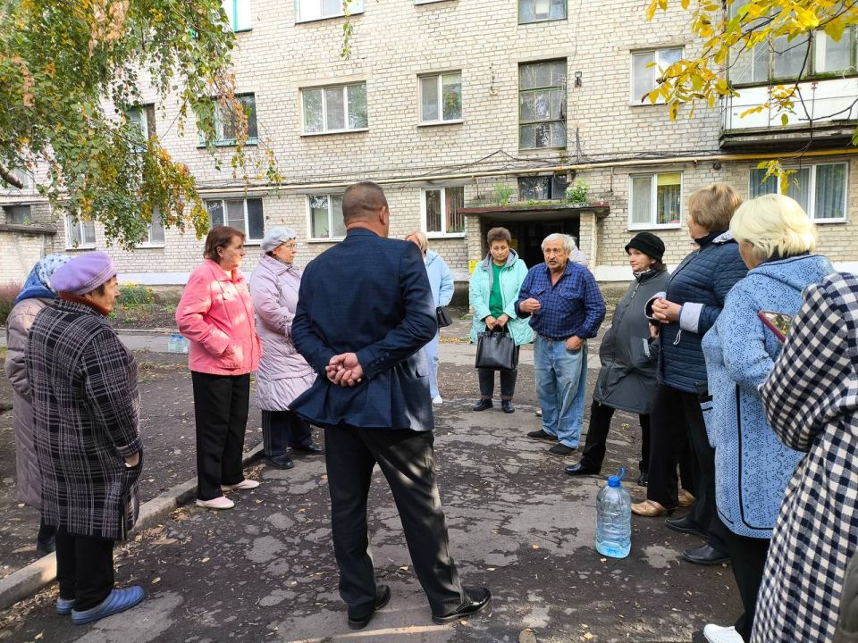 Денис Зубов: Александр Кузнецов встретился с жильцами дома №106 Денис Зубов: Александр Кузнецов встретился с жильцами дома №106