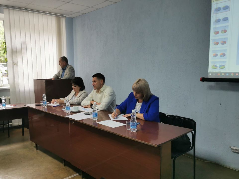 Меры по повышению качества услуг водоснабжения и водоотведения в Амвросиевке обсудили на ежемесячном совете предприятия Меры по повышению качества услуг водоснабжения и водоотведения в Амвросиевке обсудили на ежемесячном совете предприятия