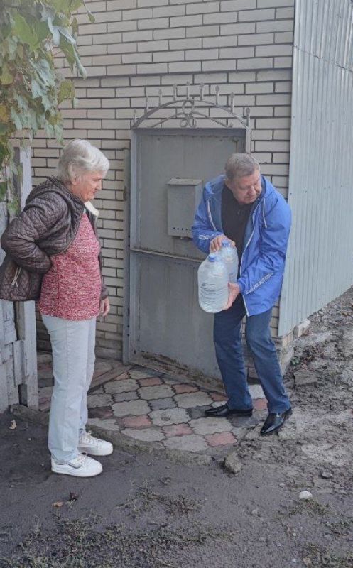 Валентин Левченко: Депутат Донецкого городского совета Сергей Скиданов в рамках акции партии «Единая Россия» «1000 Добрых дел — лучший подарок Президенту» навестил жителя Киевского района, инвалида l группы, участника СВО... Валентин Левченко: Депутат Донецкого городского совета Сергей Скиданов в рамках акции партии «Единая Россия» «1000 Добрых дел — лучший подарок Президенту» навестил жителя Киевского района, инвалида l группы, участника СВО...