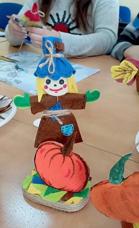 Осенняя эстафета поделок в клубе «Особый ребёнок» Осенняя эстафета поделок в клубе «Особый ребёнок»