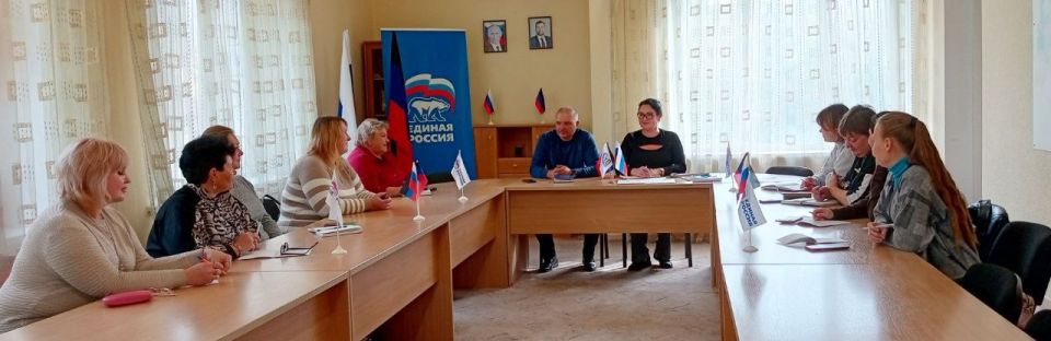 Наталья Бегуненко: Сегодня, 7 октября, в Управе Петровского внутригородского района Администрации городского округа Донецк состоялось собрание секретарей первичных отделений Петровского района политической партии Единая... Наталья Бегуненко: Сегодня, 7 октября, в Управе Петровского внутригородского района Администрации городского округа Донецк состоялось собрание секретарей первичных отделений Петровского района политической партии Единая...