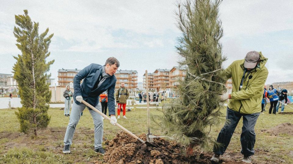 Цвет настроения зелёный. Зелёный фестиваль возвращается, чтобы объединить жителей и гостей Крыма вокруг главной идеи — сделать полуостров более зелёным и уютным для жизни Цвет настроения зелёный. Зелёный фестиваль возвращается, чтобы объединить жителей и гостей Крыма вокруг главной идеи — сделать полуостров более зелёным и уютным для жизни