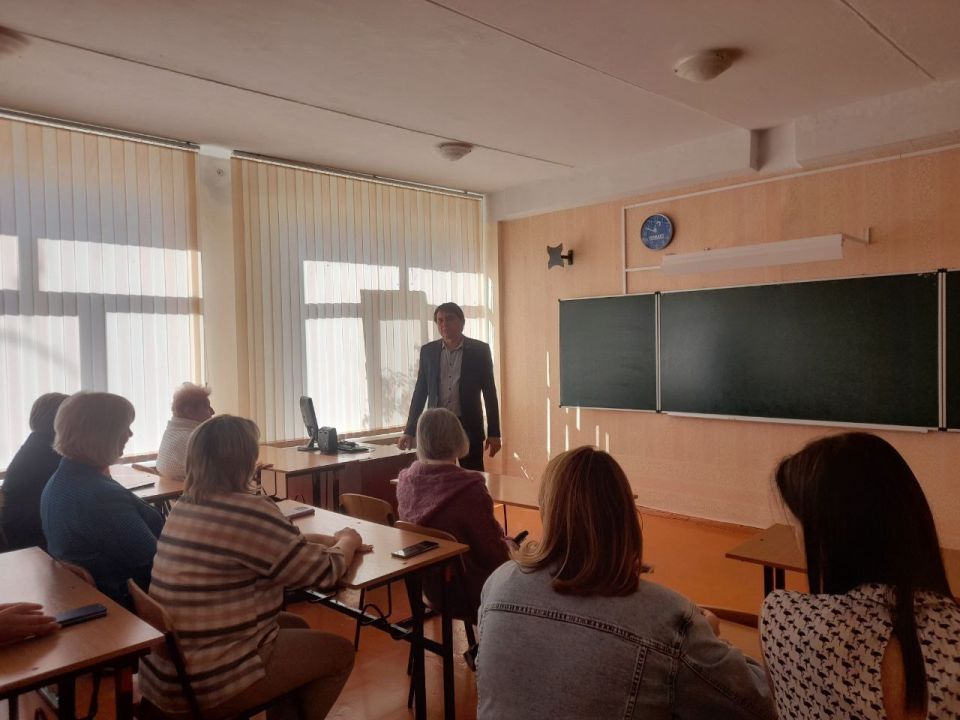 ВСТРЕЧИ С НАСЕЛЕНИЕМ. 7 октября 2025 года депутаты Горловского городского совета от фракции «Единая Россия» - Роман Конев, Эдуард Полепкин, Андрей Костюк, Евгений Прокопович, Сергей Медведев, Максим Лебедев в рамках... ВСТРЕЧИ С НАСЕЛЕНИЕМ. 7 октября 2025 года депутаты Горловского городского совета от фракции «Единая Россия» - Роман Конев, Эдуард Полепкин, Андрей Костюк, Евгений Прокопович, Сергей Медведев, Максим Лебедев в рамках...