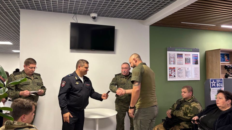 В донецком филиале фонда «Защитники Отечества» вручили еще 58 удостоверений ветеранам ОБТФ «Каскад» В донецком филиале фонда «Защитники Отечества» вручили еще 58 удостоверений ветеранам ОБТФ «Каскад»