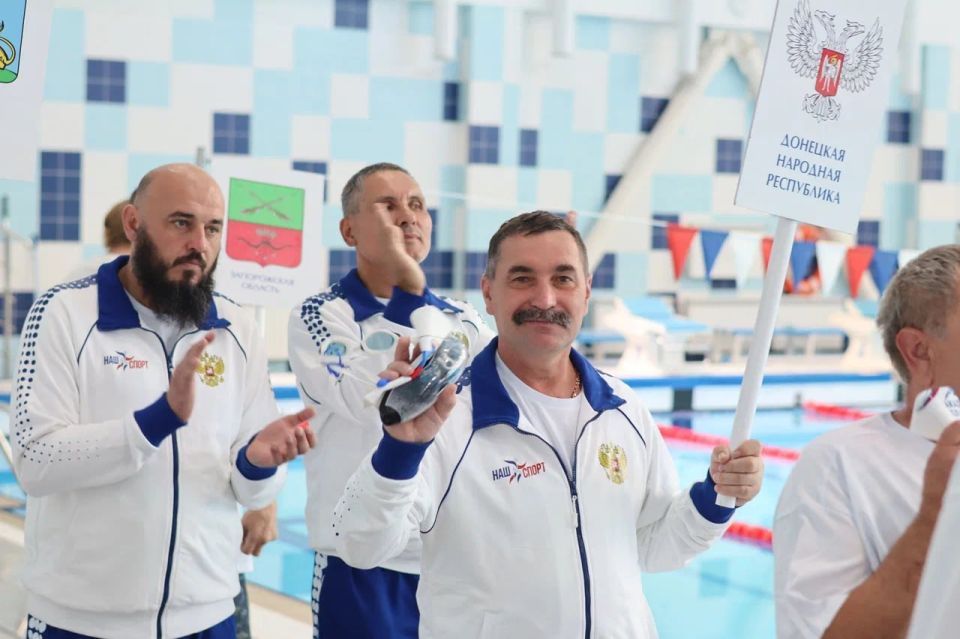 Ветераны из ДНР приняли участие в соревнованиях по плаванию Ветераны из ДНР приняли участие в соревнованиях по плаванию